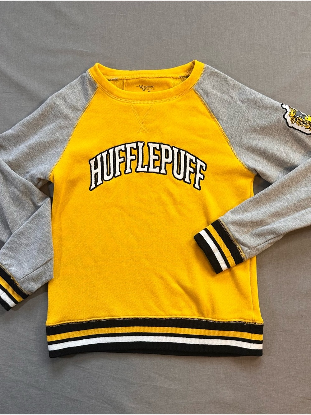 Wizarding World of Harry Potter‎ kids Hufflepuff Sweatshirt Sz M